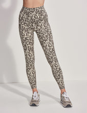 Load image into Gallery viewer, VARLEY Move Pocket High Legging 25"