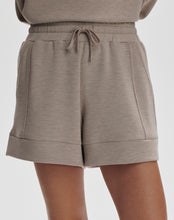 Load image into Gallery viewer, Varley Atrium High Rise Short 4.5"