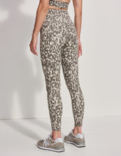 Load image into Gallery viewer, VARLEY Move Pocket High Legging 25"