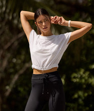 Load image into Gallery viewer, Travis Mathew SILVER SPRAY TECH WOVEN TOP