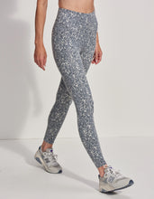 Load image into Gallery viewer, VARLEY Move Pocket High Legging 25"