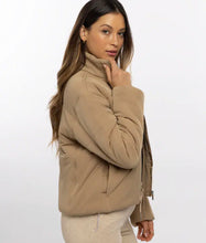 Load image into Gallery viewer, TravisMathew Women’s Mont Blanc