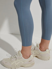 Load image into Gallery viewer, Varley Let’s Go Night Running 25"