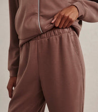 Load image into Gallery viewer, Varley Eli Jogger 27"