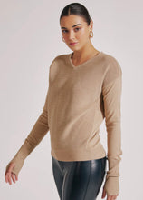 Load image into Gallery viewer, PORTOLA V NECK - Blanc Noir