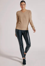 Load image into Gallery viewer, PORTOLA V NECK - Blanc Noir