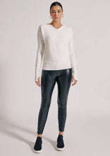 Load image into Gallery viewer, PORTOLA V NECK - Blanc Noir