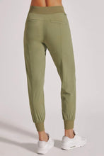 Load image into Gallery viewer, MASTERMIND JOGGER-BLANC NOIR