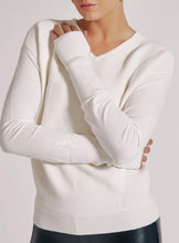 Load image into Gallery viewer, PORTOLA V NECK - Blanc Noir