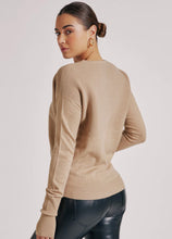 Load image into Gallery viewer, PORTOLA V NECK - Blanc Noir