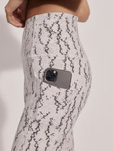 Load image into Gallery viewer, VARLEY Move Pocket High Legging 25"