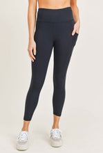 Load image into Gallery viewer, Essential Pocket Highwaist Leggings