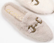 Load image into Gallery viewer, Etude Soft Fur-Lined Closed-Toe Mule Slide
