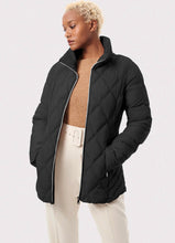 Load image into Gallery viewer, Bernardo Snowshoe Puffer Jacket
