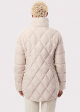 Load image into Gallery viewer, Bernardo Snowshoe Puffer Jacket

