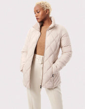 Load image into Gallery viewer, Bernardo Snowshoe Puffer Jacket
