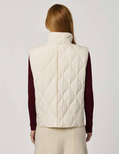 Load image into Gallery viewer, Bernardo - Beekman Quilted Puffer Vest
