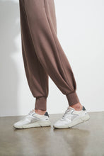 Load image into Gallery viewer, Varley The Relaxed Pant 25
