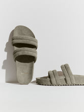 Load image into Gallery viewer, Varley Giles Quilted Slides 2.0
