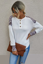 Load image into Gallery viewer, Round Neck Solid Button Loose Top-White
