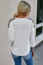 Load image into Gallery viewer, Round Neck Solid Button Loose Top-White
