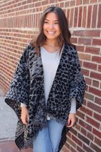 Load image into Gallery viewer, Snakeskin Print Shawl
