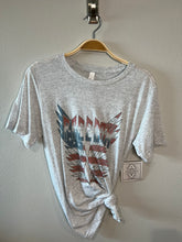 Load image into Gallery viewer, Patriotic Freedom Wings Graphic T-Shirt- Gray
